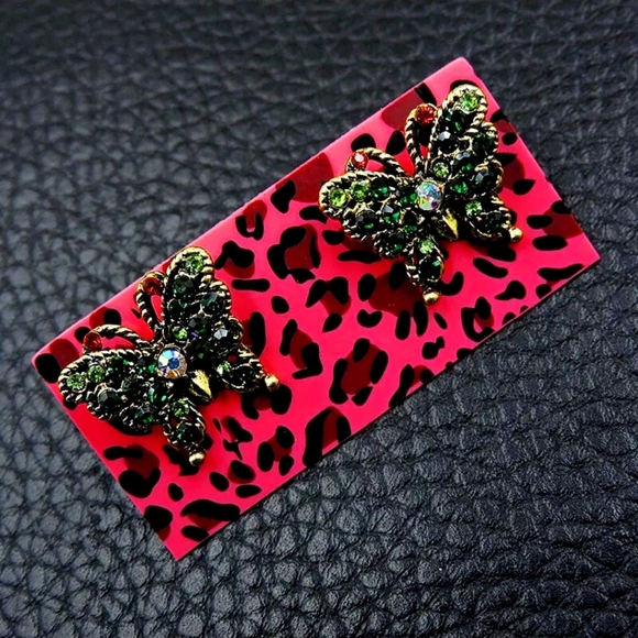 Retro style multicolored crystal butterfly earrings with silver post - Picture 10 of 10